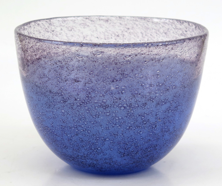 Lundin, Ingeborg för Orrefors, skål, glas, dekor av luftbubblor mot delvis blå fond, _10729a_lg.jpeg