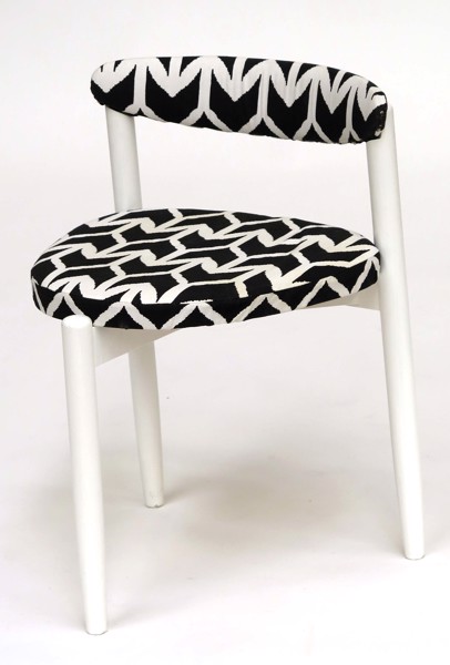 Okänd designer, stol, vitlackerat trä med svartvit klädsel, _1087a_8d82d9a9faf27e4_lg.jpeg