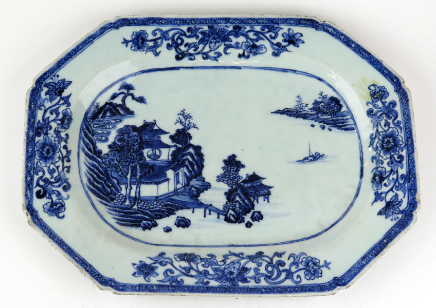 Stekfat, porslin, Kina, Qianlong (1736-95), avfasad, oktogonal form, _11285a_8d94aa7e84047f3_lg.jpeg