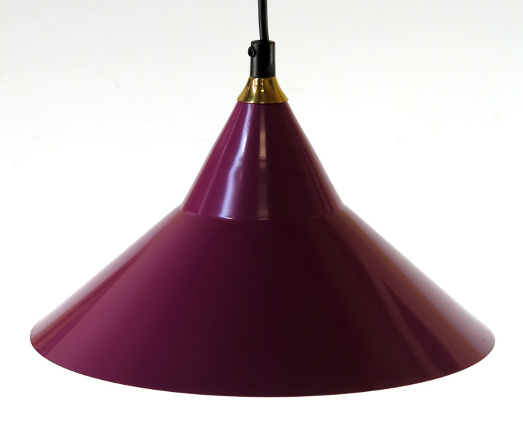 Okänd dansk designer, taklampa, violettlackerad metall med mässingsmontage, 1970-tal, _11527a_8d94c55d344222c_lg.jpeg