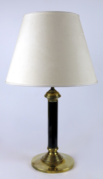 Bordslampa, svart glas med mässingsdetaljer, sekelskiftet 1900, _11781a_8d94dd11fc5f612_lg.jpeg