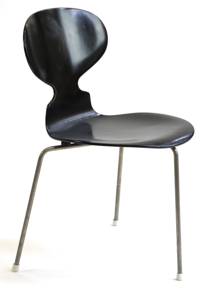 Jacobsen, Arne för Fritz Hansen, stol, svartlackerat böjträ på tre stålben, "Myran" _11803a_8d955c0e2261ce7_lg.jpeg
