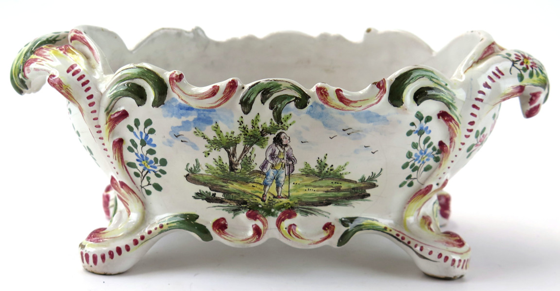 Jardinière, fajans, 1700-tal, polykrom dekor av personer i landskap mm i starkeldsfärger, _1215a_8d82e66f8fb4489_lg.jpeg