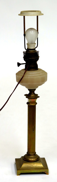 Bordsfotogenlampa, mässing och glas, sekelskiftet 1900, _1218a_8d82e6a836506a6_lg.jpeg
