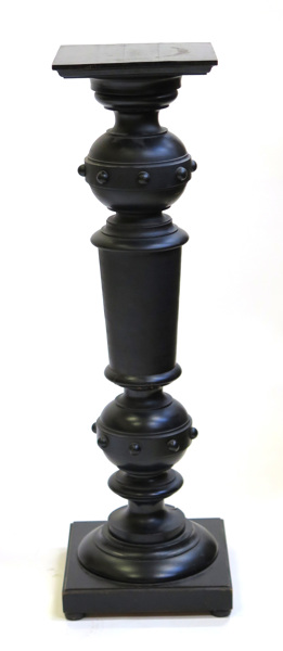 Piedestal, svarvat och svartlackerat trä, sekelskiftet 1900, _13239a_8d97ddb76c6572c_lg.jpeg