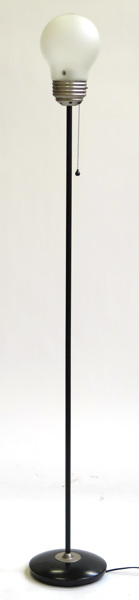 Okänd designer för IKEA; golvlampa, svartlackerad metall med glödlampformad glaskupa, _13416a_8d97ea7887ce4c2_lg.jpeg