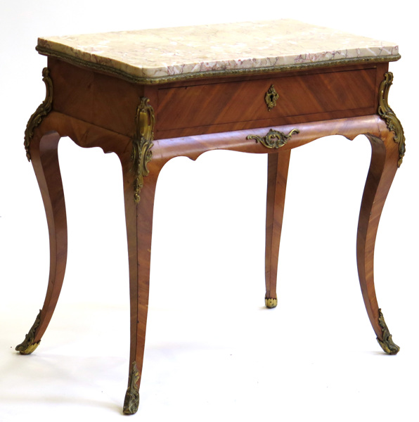 Salongsbord, valnöt med bronsbeslag och ljus marmorskiva, Louis XV-stil, sekelskiftet 1900, _13567a_lg.jpeg