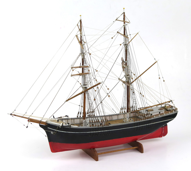 Fartygsmodell, delvis bemålat trä, föreställande  Vera av Helsingborg. _13642a_8d995553b333555_lg.jpeg