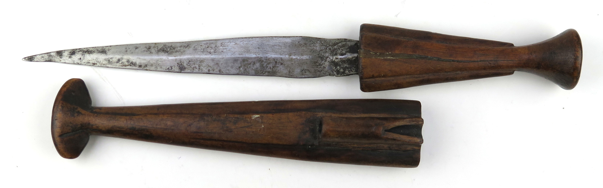 Kniv i balja, hardwood och smide, antagligen Shona, Zimbabwe, 1900-talets 1 hälft, _13834a_lg.jpeg