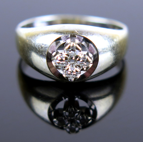 Ring, 18 karat vitguld med 4 åttkantslipade diamanter, vikt 4 gram, _14363a_8d9a5f8367a3290_lg.jpeg