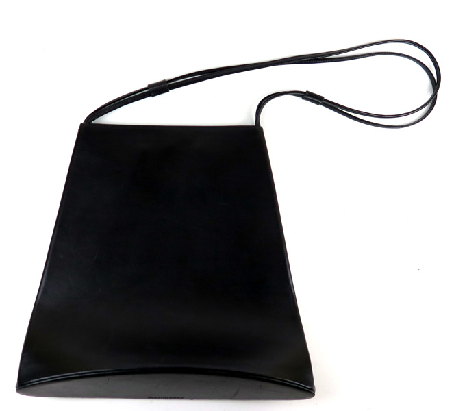 Okänd designer för Marimekko, axelrems/handväska, svart läder, _14464a_8d9a9c6b00ecc22_lg.jpeg