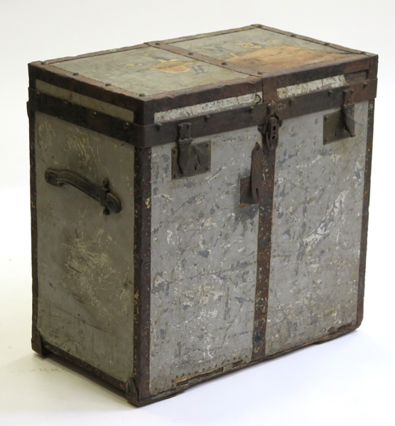 Koffert, canvasbeklätt och järnbeslaget trä, 1800-talets 2 hälft, _14687a_8d9af3bfca818ac_lg.jpeg