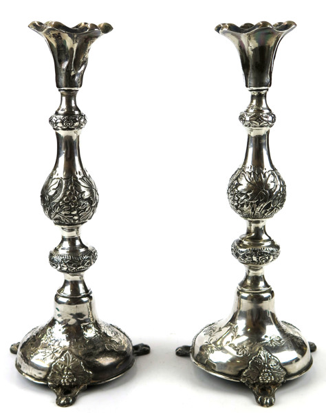 Ljusstakar 1 par (2 snarlika?), silver, Ryssland/Polen, 1800-talets slut, driven dekor av vinrankor mm, _1475a_8d82fb613e6e9f6_lg.jpeg