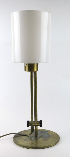 Okänd designer för GEMI, Töreboda, bordslampa, mässing med plastskärm_14821a_lg.jpeg