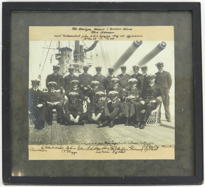 Signerat fotografi, HMS Fylgias chef och officerare vid Sydamerikaresan 1927-28, _14960a_8d9b0c3a3cd4114_lg.jpeg