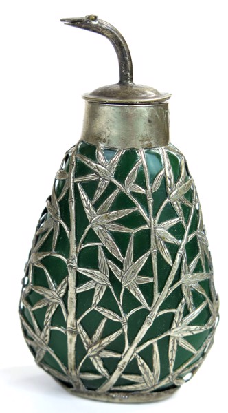 Snusflaska (?), grönt, skuret glas, sk peking glas med silvermontage, Kina, Qing, _1564a_8d839ee9959f83f_lg.jpeg