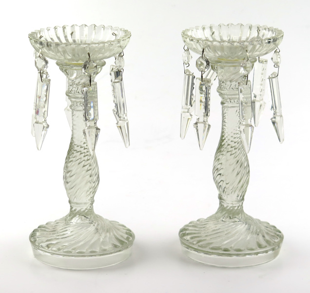Ljusstakar, 1 par, pressglas med prismor, 1800-talets 2 hälft, _15870a_8d9d9bebaa908a7_lg.jpeg
