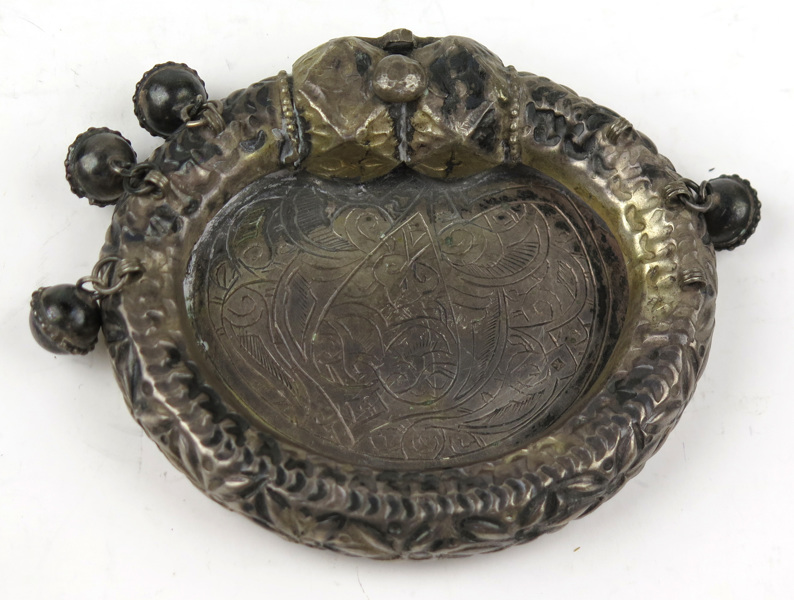Askfat, silver, Egypten, 1900-talets 1 hälft, tillverkat av armband, så kallat Manilla, _15908a_lg.jpeg