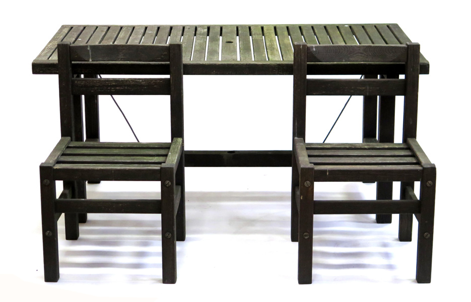 Stackelberg, Elsa för fri form, trädgårdsbord med två stolar, furu/redwood, _16464a_lg.jpeg