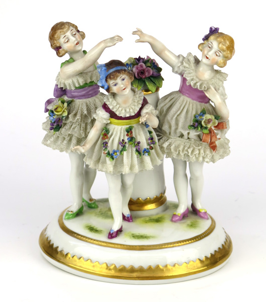 Figurin, Porslin, Tyskland, 1900-tal, tre flickor, _16526a_8d9ed6b2e3086ab_lg.jpeg