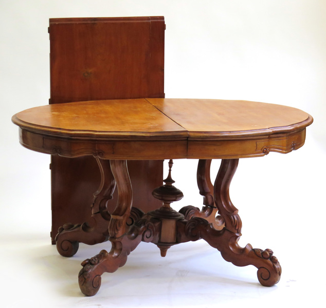 Mat/salongsbord, skuren mahogny, 1800-talets 2 hälft, rikt skuren, fyrdelad fot, _16758a_8d9f5e8fb8f50a9_lg.jpeg