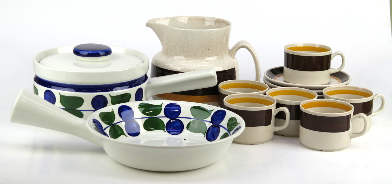 Parti modern keramik, kaffeservisdelar samt kanna, Gefle Alfa, design Berit Ternell 1976_16835a_8d9f5257e2b0a59_lg.jpeg