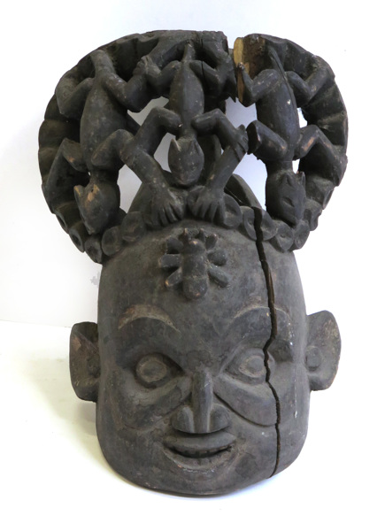 Mask/huvudprydnad, skuret trä, Bamun, Kamerun, 1900-talets 2 hälft,_16887a_8d9f5f83013218c_lg.jpeg