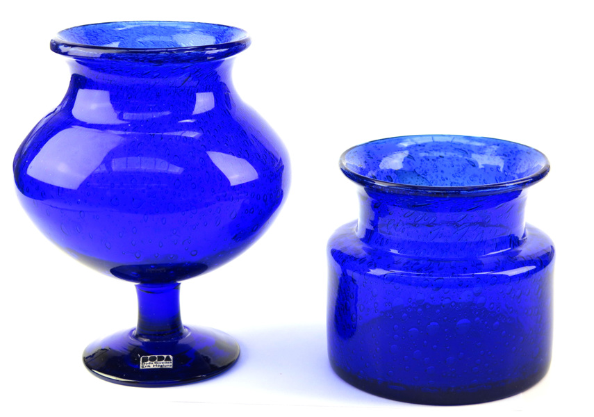 Höglund, Erik för Boda, vaser, 2 st, blå glasmassa, dekor av luftbubblor, _17353a_lg.jpeg