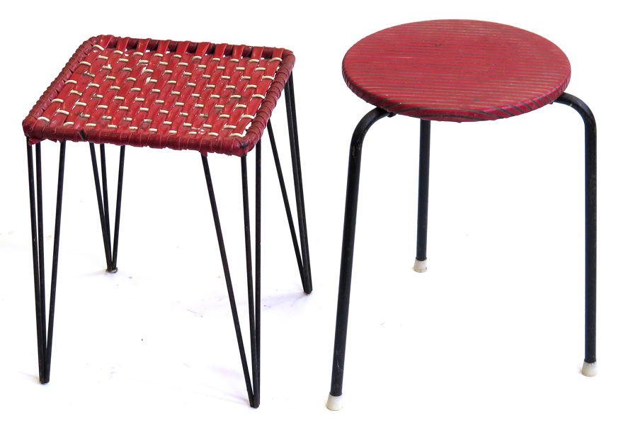 Okänd designer, 1950-60-tal, pallar, 2 st, lackerad metall och röd plast_17494a_8da0b22d08d8198_lg.jpeg
