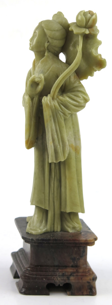 Skulptur, skuren soapstone, Kina, 1900-tal, stående kvinna med lotus, _18656a_8da23c041ae15a4_lg.jpeg