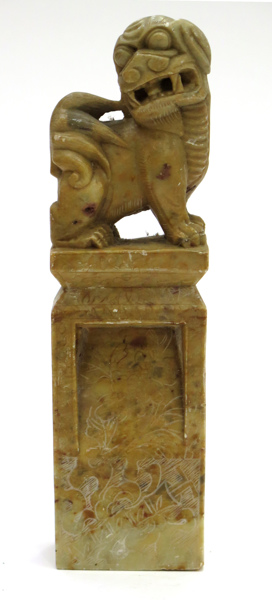 Sigillstamp, nefrit, Kina, 1900-tal, dekor av Fo-hund,_1870a_8d84855a47db769_lg.jpeg