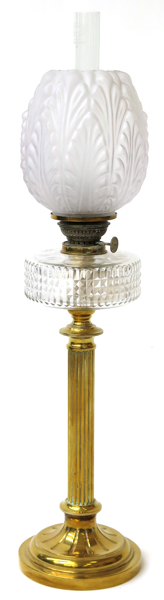 Fotogenlampa, mässing med frostad glaskupa, 1900-talets början, _19065a_8da3ca73c07068d_lg.jpeg