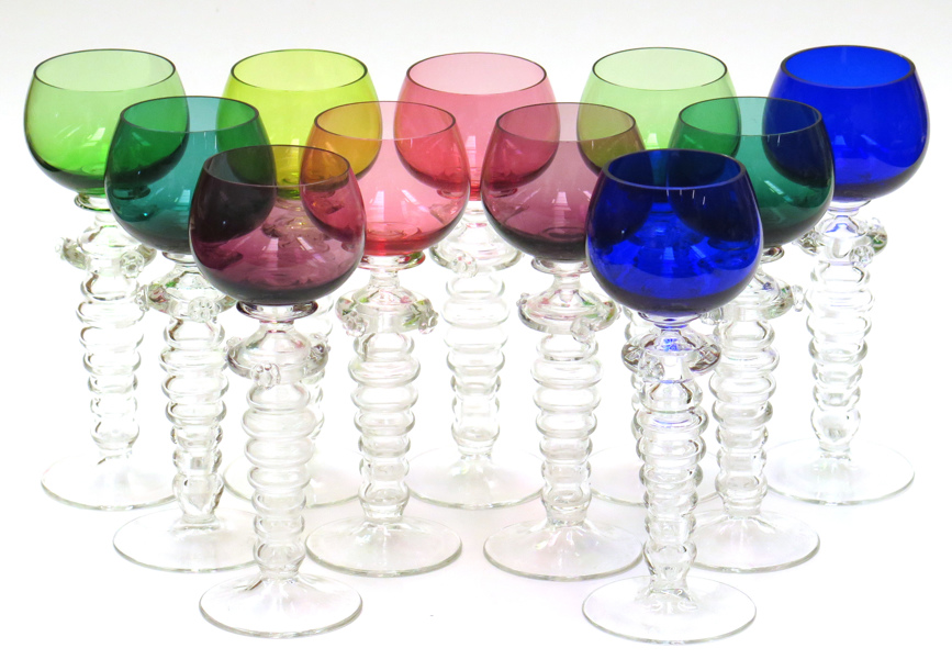 Remmare, 11 st, glas, olikfärgade cuppor på fot i klarglas,_1947a_8d849030b967433_lg.jpeg