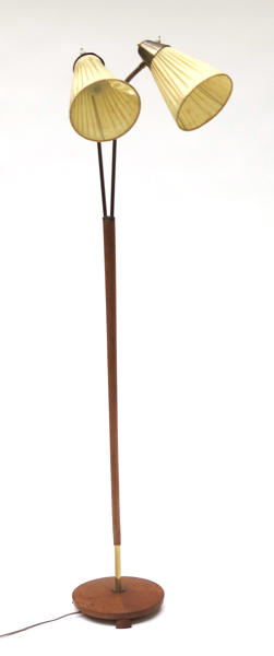 Okänd designer för Armatur Hantverk, 1940-50-tal, golvlampa ek med 2 ställbara mässingsarmar, _19479a_8da4870e85a5aad_lg.jpeg