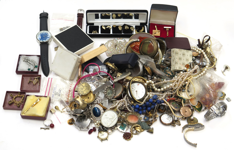 Stort parti smycken, bijouterier, klockor mm, delvis silver_1965a_8d8490ccf7b0347_lg.jpeg