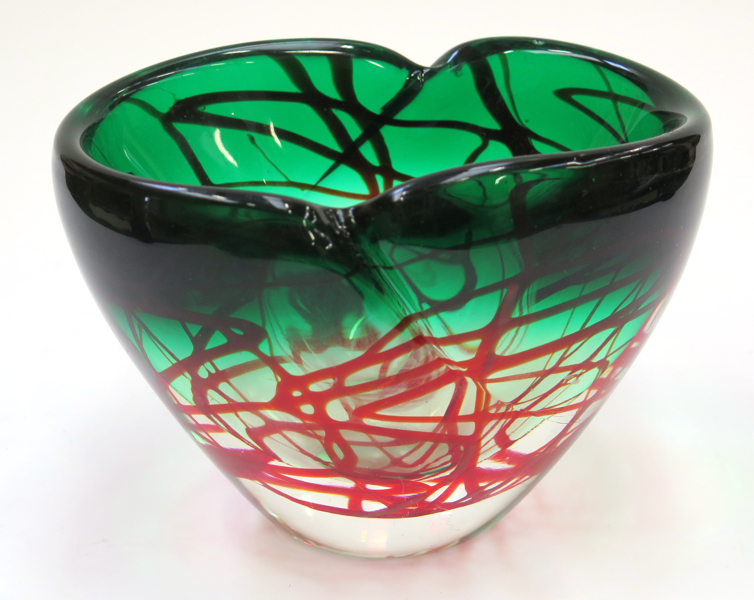 Okänd designer, skål. glas, delvis grön glasmassa, underfångsdekor av röda trådar,_1990a_8d8491ade027820_lg.jpeg