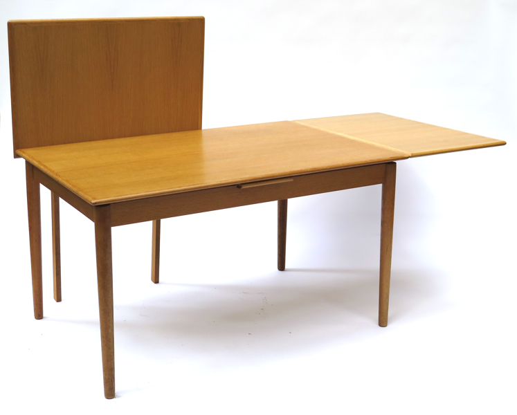 Okänd dansk designer, möjligen för Ansager Møbelfabrik, matbord med 2 utdragbara skivor, ek, _20041a_8da5390a959b50f_lg.jpeg