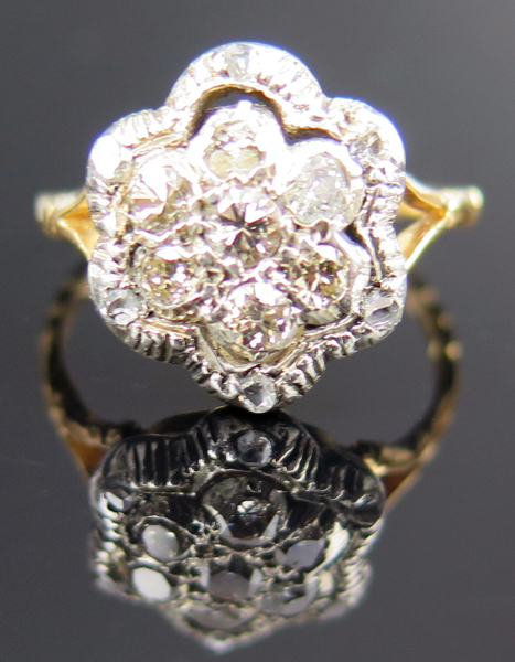 Ring, 18 karat rödguld och platina (?) med gammal- och rosenslipade diamanter, vikt 4,3 gram, _20295a_lg.jpeg