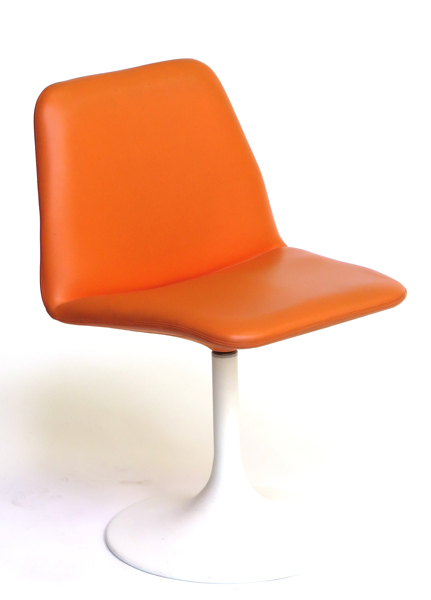 Okänd designer för Johansson Design, Markaryd, stol, vitlackerad aluminium med orange konstläderklädsel, _20480a_8da68d13d7cb589_lg.jpeg