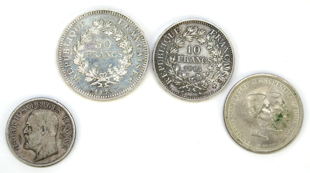 Silvermynt, 4 st; 50 Francs, Frankrike 1978, 10 Francs dito 1965, 10 Kroner Danmark 1967 samt 2 kronor 1907, total vik 90 gram, _20525a_8da697828e11866_lg.jpeg