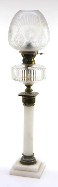 Bordsfotogenlampa, vit marmor med mässingsmontage, sekelskiftet 1900, _20866a_8da6f1bc0b999f5_lg.jpeg