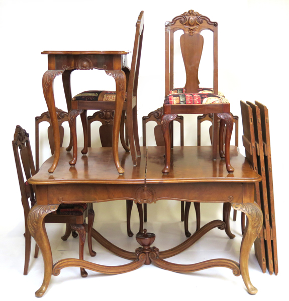 Matsalsmöbel, 10 delar bord, 8 stolar samt sideboard, skuret trä_20921a_8da6fde1876701d_lg.jpeg
