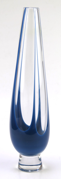 Lindstrand, Vicke för Kosta, vas, glas, spolformad med dekor i blått underfång, _21030a_lg.jpeg