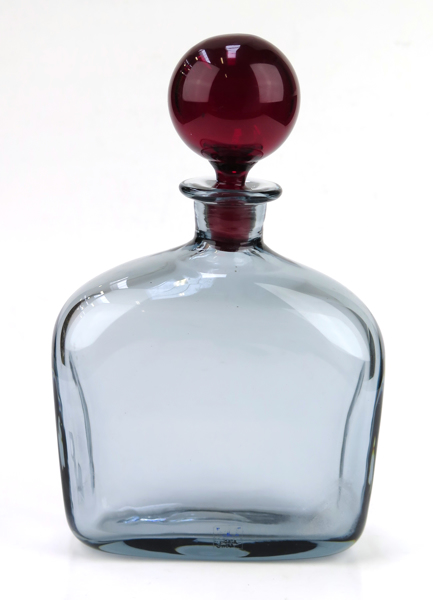 Lindstrand, Vicke för Kosta, flaska med propp, glas, svagt blåtonat glas med röd propp, _21032a_lg.jpeg