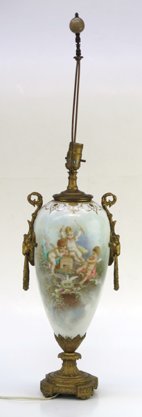 Bordslampa, metall och keramik, 1900-talets början, polykrom dekor av keruber och instrument_21173a_8da75f848be44c1_lg.jpeg