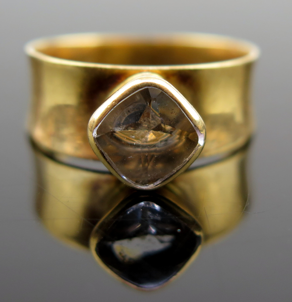 Ring, 18 karat rödguld med bergkristall (?), vikt 3,2 gram, _21248a_8da7ba776d697bf_lg.jpeg