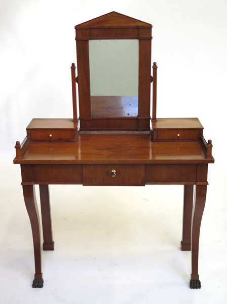 Toilettebord, mahogny, empire 1820-30-tal, svängda framben med svärtade lejontassar, låda i sarg, balustrad i metall, _21799a_8da85e6e1f14abf_lg.jpeg