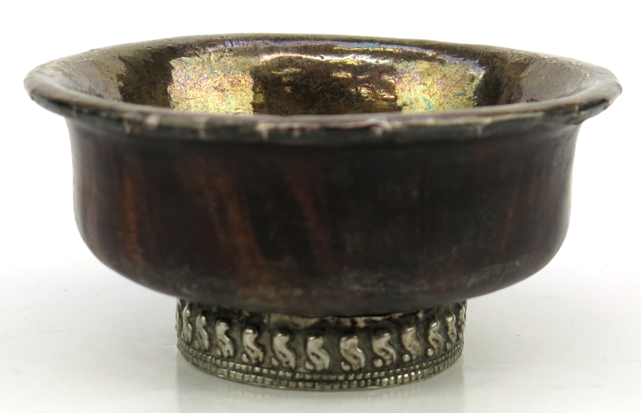 Skål för smörthe, silvermonterat masurträ, så kallad Ja-Phor, Tibet eller Nepal, 18-1900-tal, _21809a_8da867544c0226c_lg.jpeg