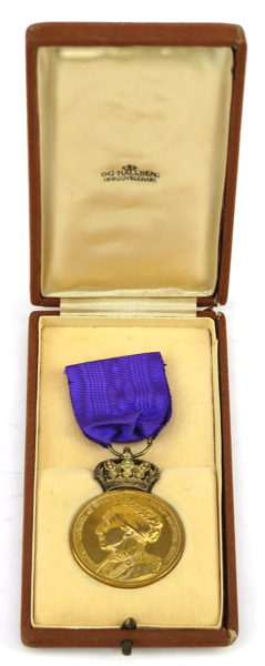 Medalj i etui, förgylld brons (på grund av kriget), "Djurvännernas nya Förening", krona i förgyllt silver, _21846a_8da86888bcdd1ab_lg.jpeg
