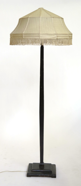 Golvlampa, bonat trä och mässing, 1910-20-tal, _21971a_8da8834c88fca10_lg.jpeg